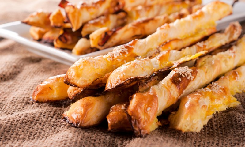 קראנצ'י: מתכון למקלות בצק עלים עם גבינות