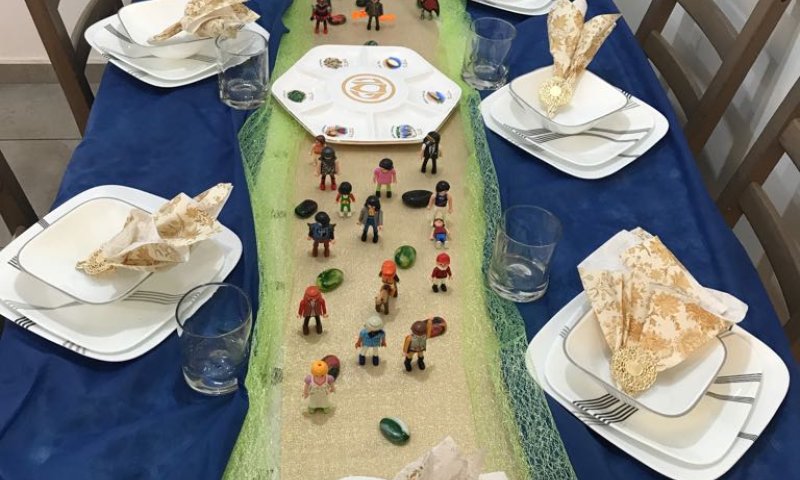 רעיון מדליק לליל הסדר: שולחן יציאת מצרים