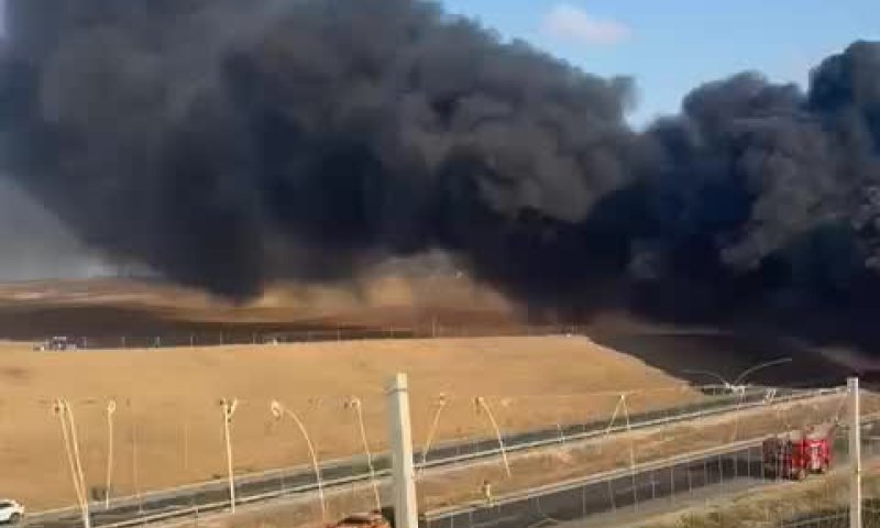 אירוע חריג בכביש 6: שריפה פרצה במשאית שהובילה חומרים מסוכנים