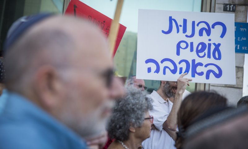 דעה: הסוגיה היא לא רק הגיורים של הרב לוקשטיין