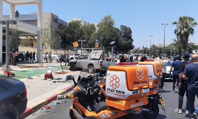 פיגוע דריסה בתל אביב: 8 פצועים, 3 מהם במצב קשה