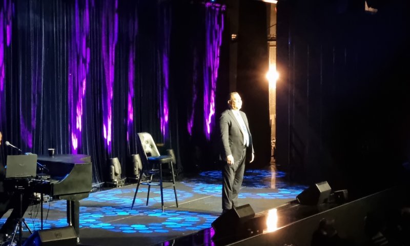 גם אחרי 150 הופעות: אלי יצפאן במופע חדש וחסר מעצורים