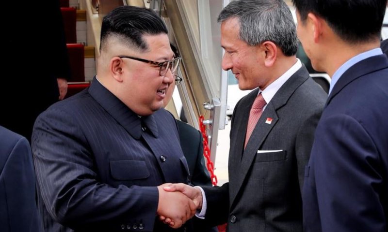 בדרך להיסטוריה: מנהיג צפון קוריאה נחת בסינגפור