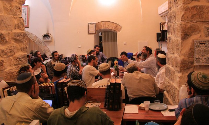 צפו בשידור חי: התוועדות 'שפת אמת' מישיבת צפת