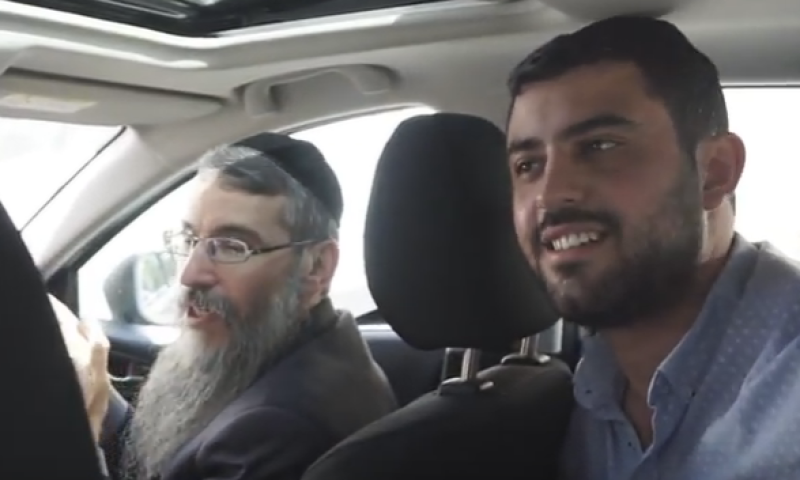 ישי ריבו ואברהם פריד לא מצליחים להתאפק; צפו