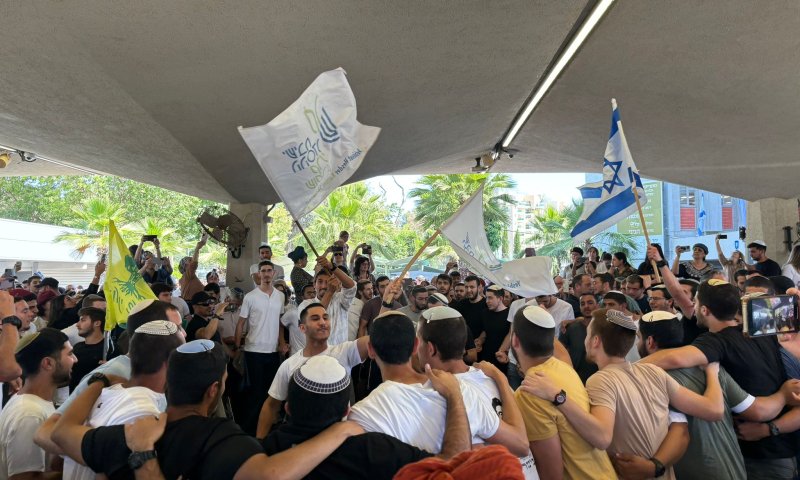 מאות בני"שים התגייסו היום לצבא. צפו בתיעוד מהבקו"ם