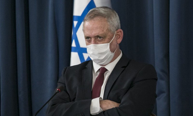 לפני ישיבת הממשלה: גנץ תומך בסגירת בתי הספר