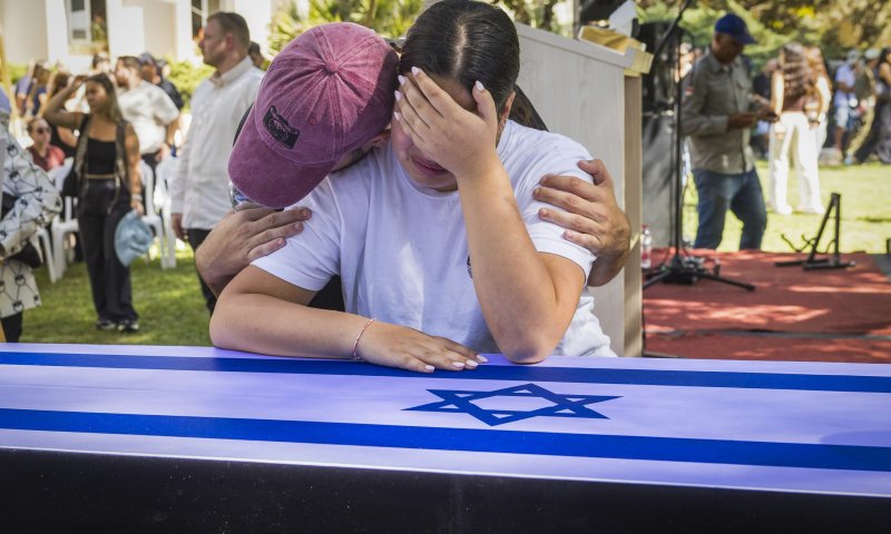 רונן אנגל הובא למנוחות. בתו שורדת השבי: "אתה הגיבור שלי"