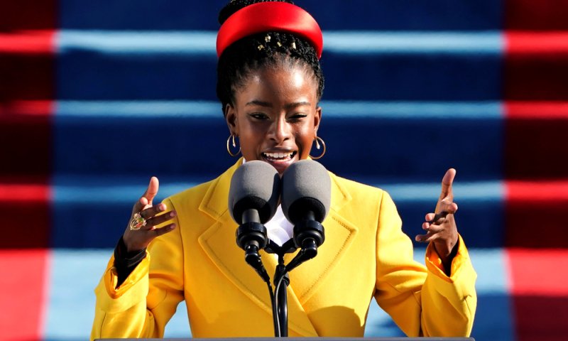 פראדה ביג דיל: למה המותג היוקרתי הפך לבדיחה