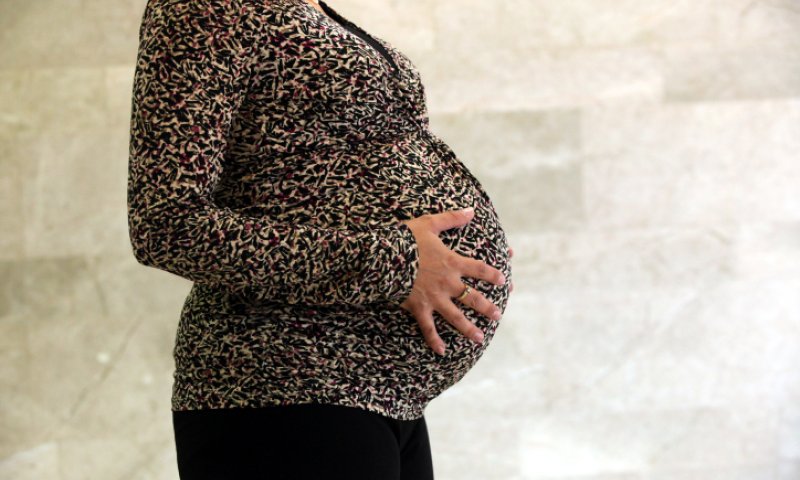 ירידה בשיעור ההפלות, מחצית מהפונות רווקות