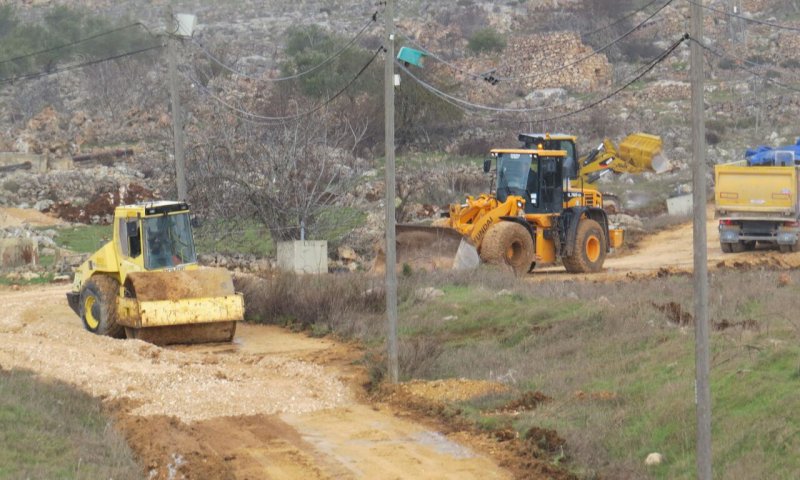 לקראת פינוי בעמונה: סוללים כביש חדש לישוב