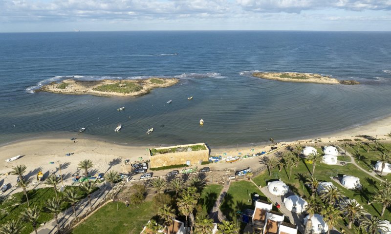 גבר כבן 60 התמוטט ומת בחוף הבונים באיזור חיפה