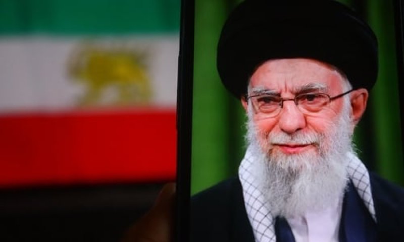 חמינאי מגיב לטראמפ: "הגזים בצורה יוצאת דופן"