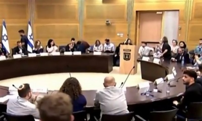 נכנס לחדר הלא נכון | צפו: הפאדיחה של הח"כ החרדי