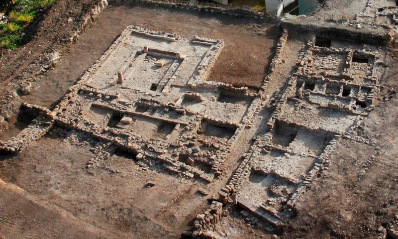 מחתה מימי המשנה נחשפה בחפירה במגדל