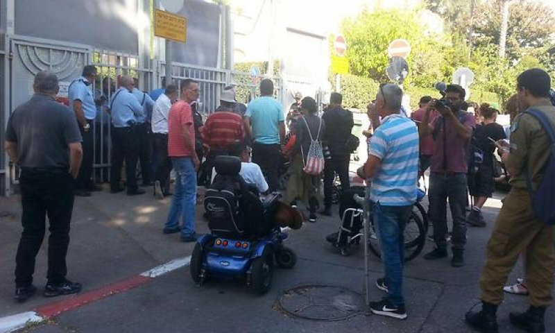 הגיעו לבלפור: מחאת הנכים מול בית רה"מ