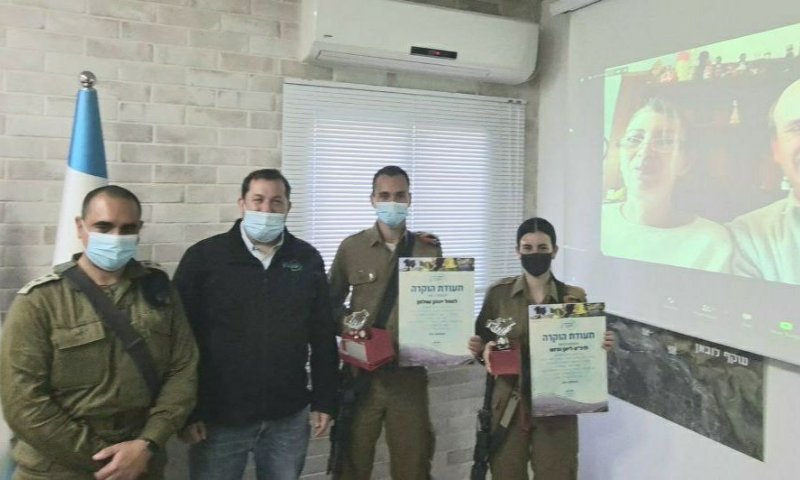 מאנגליה לשומרון: הורי הלוחמת השתתפו בהפתעה