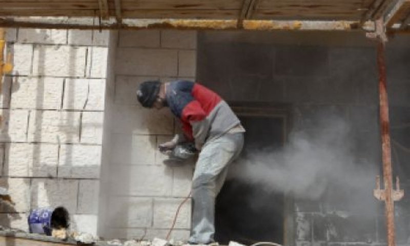 הפלסטינים בונים פי 16 בנייה בלתי חוקית