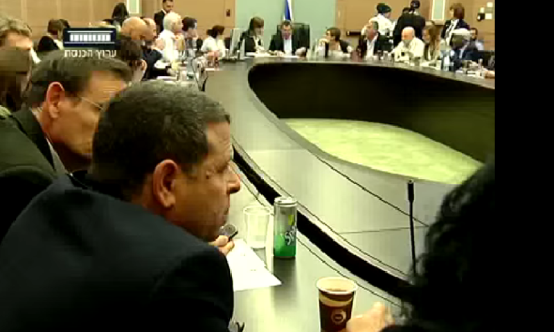 "אלקין, אתה עייף"; צפו בבלאגן שלפני ההשבעה