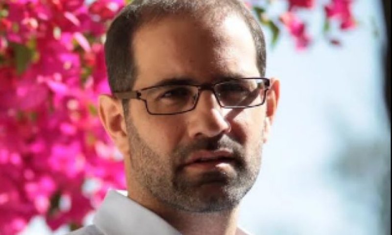 יוני גנוט מופיע בגולה הירושלמית