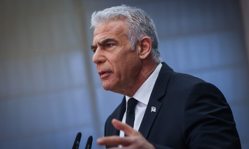 לפיד: ״הצעת שוחד לבעלים של ערוץ 14״