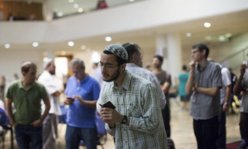 בגלל האיום על ארץ ישראל: רבנים קוראים להוסיף תפילה לשלמות הארץ