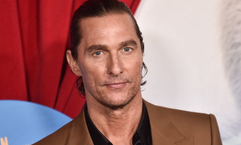 צפו: מתיו מקונוהיי בדמעות "צריכים להסתכל במראה"