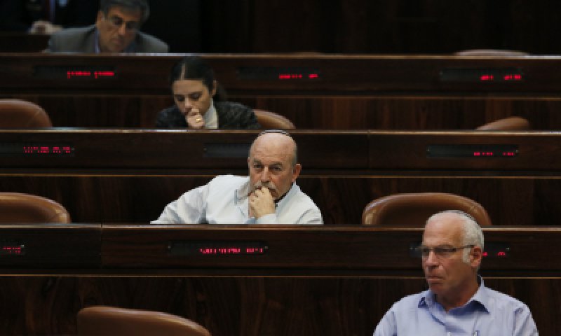 חיכוכים בבית: למה ש'תקומה' תקבל שרים יותר בכירים?