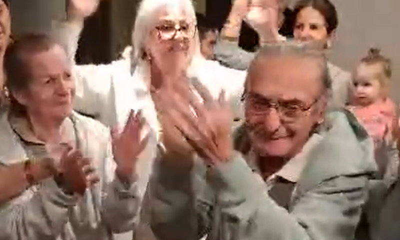 "עוד אבינו חי": הוריו של עופר קלדרון חוגגים. צפו