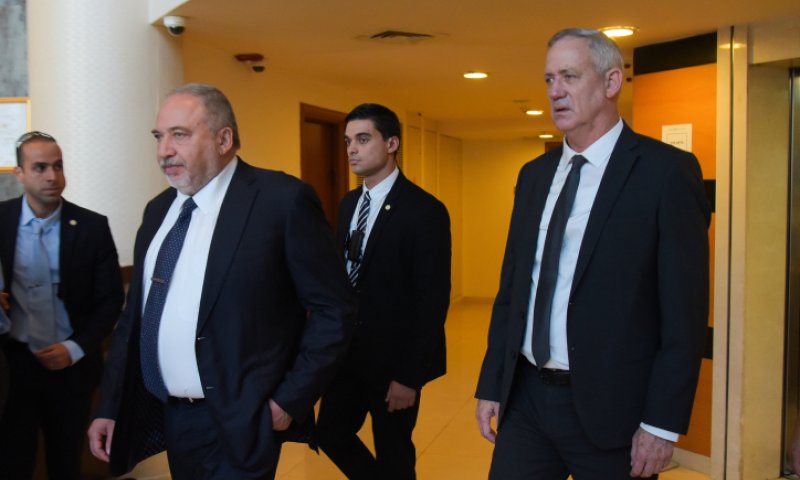 המחלוקת החדשה שתפרק את ממשלת בנט לפיד?