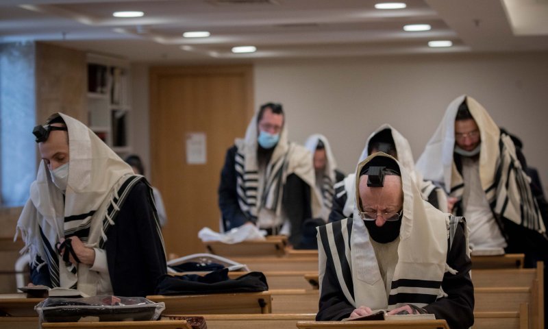 צפו: המשטרה סגרה 11 בתי כנסת בבני ברק