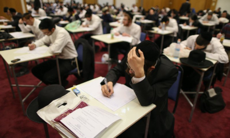 מועמדים לתפקידי רבנות חשודים כי רימו במבחנים