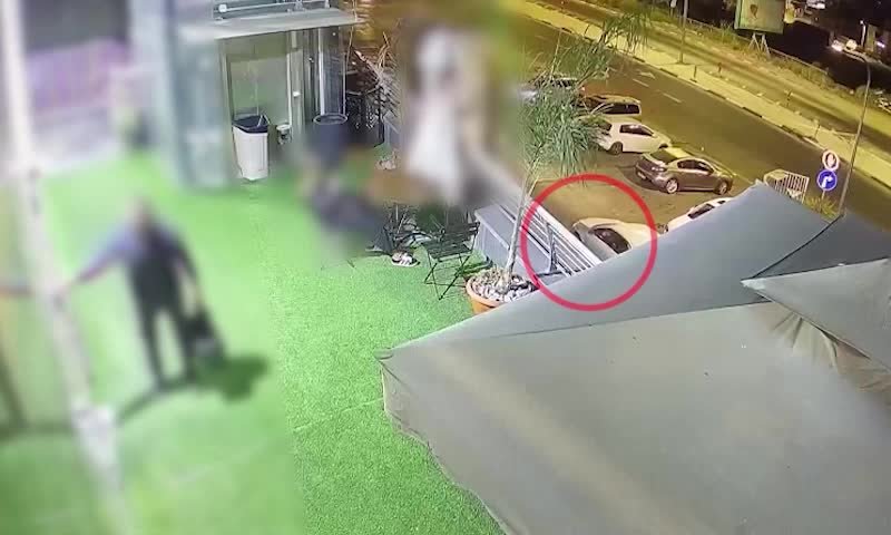 אחרי שסירבו להכניס את אחיו: נקם בירי לעבר מכון כושר. צפו