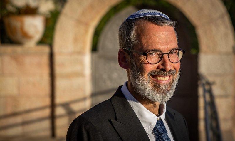 דרמה: חברי הוועדה קוראים להחליף את הרב מאיר כהנא