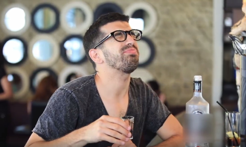 מכיר את ויקפדיה? חנן בן ארי בחידון משעשע על הבר