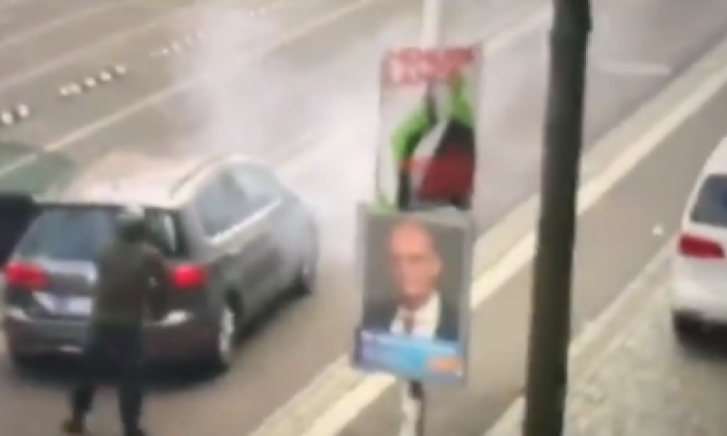 צפו בתיעוד מגרמניה: המחבל יורה על בית הכנסת