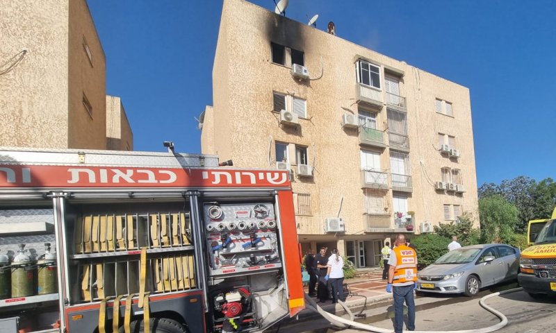 שריפה בבניין מגורים בערד, פצוע אנוש פונה לביה"ח