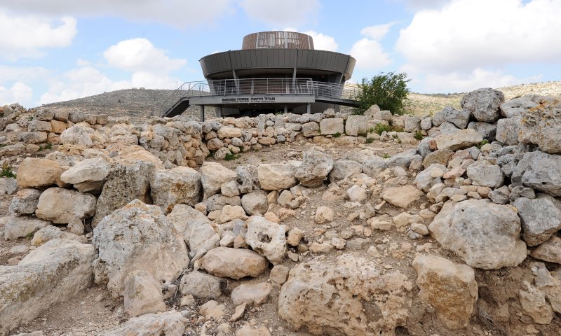 במצוות הכומר, עלתה לשילה הקדומה ונפקדה בבן
