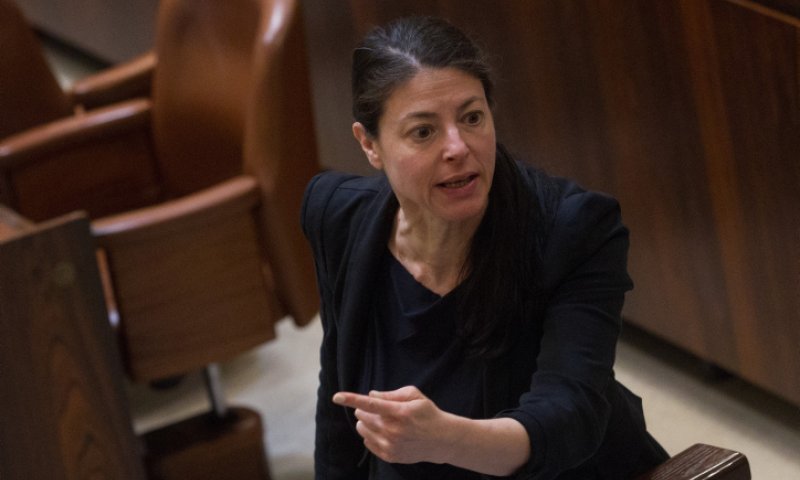 מרב מיכאלי למראיין: "אתה חי בסרט". האזינו