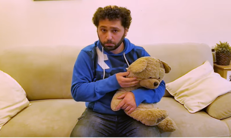 'אצלי הכל בסגר': אנדרדוס בלהיט מיוחד לקורונה. צפו