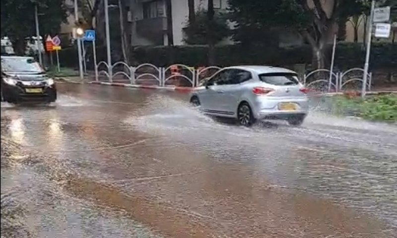 תיעוד מההצפות במרכז הארץ: "נהר כפר סבא, תענוג"