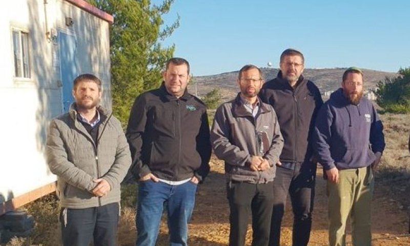 תגובות נגד מנדלבליט על עמונה: "לא יבלבל אותנו"