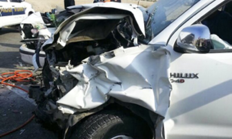 נתניה: צעיר נהרג ו-2 נפצעו קל בהתנגשות רכב בעמוד ובקיר