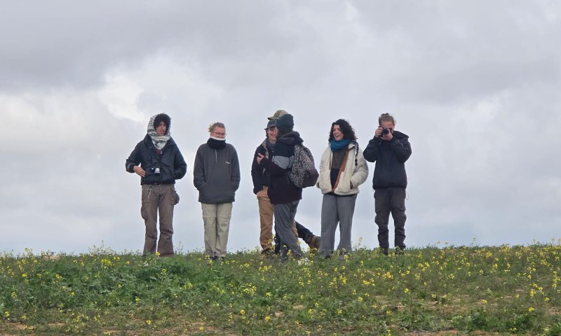 במהלך השבת: פעיל שמאל דרס חקלאי יהודי ותקף אותו