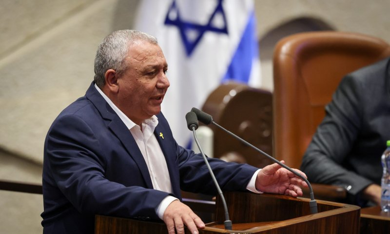 איזנקוט נגד הקואליציה: "פרק נוסף בבריחה מאחריות"