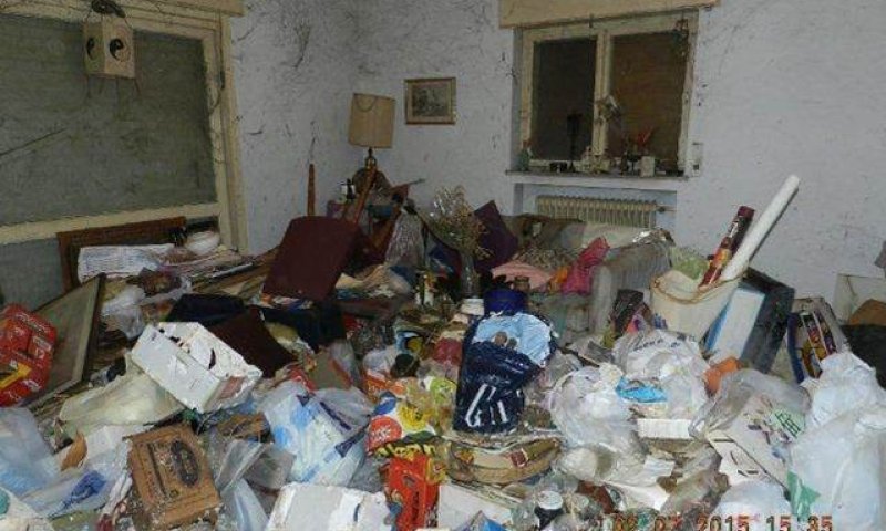 מזבלה: כך נראה בית של אספנית אשפה כפייתית