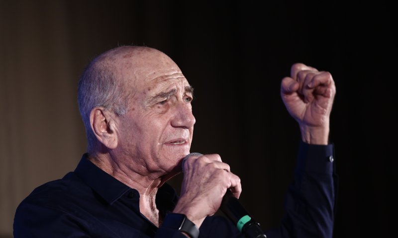 אולמרט על נתניהו: 'סמרטוט שבן גביר מנפנף בו'