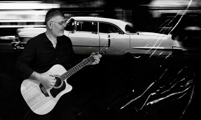 רואה חשבון ביום &ndash; אומן בלילה: היוצר הסרוג בשיר חדש