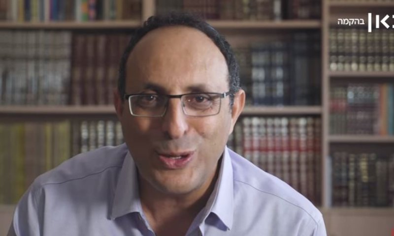 הכירו את נריה פנחס: האיש שמחבר את חידון התנ"ך