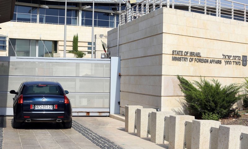 ישראל זימנה את שגריר פולין לשיחת נזיפה על רקע האשמות